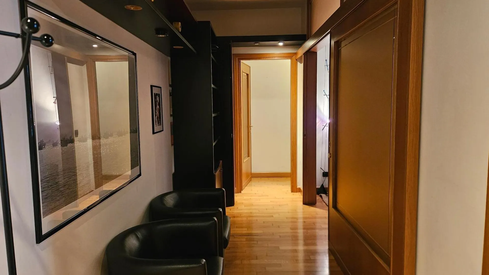 Two Bedrooms Design Apartment In The Heart Of Padua
